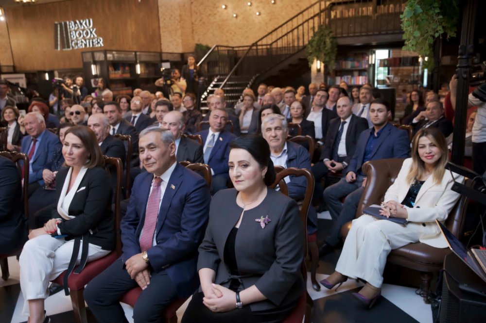 ATU-nin rektoru yanında İctimai Nəzarət və Məsləhət Şurasının təşkilatçılığı ilə kitab təqdimatı mərasimi – FOTO