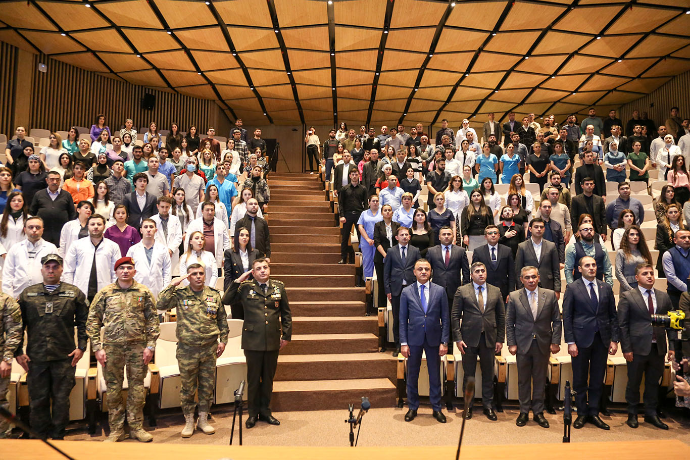 “Yeni klinika”da “Zəfərin fatehləri” adlı tədbir keçirildi