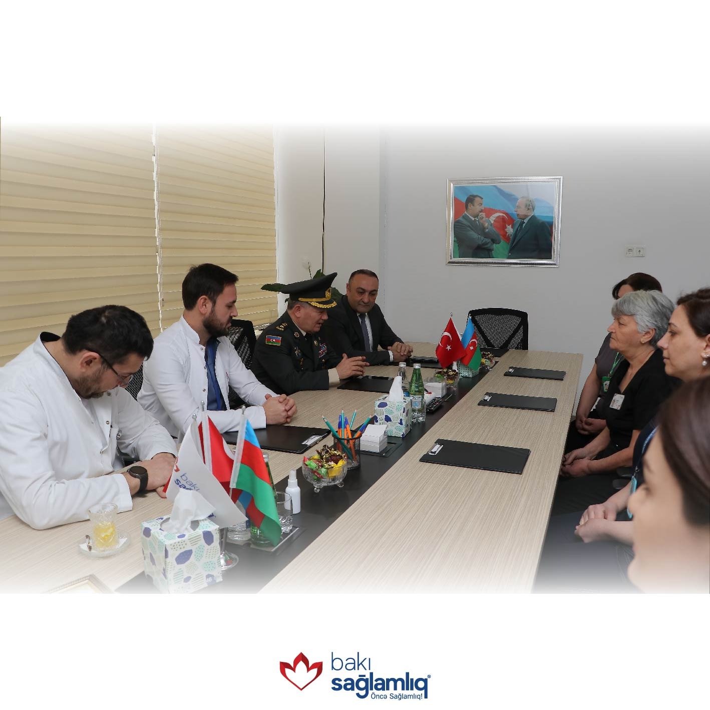 Bakı Sağlamlıq Mərkəzinin İcraçı direktoru Dos. Dr. Asiman Həsənov Müharibə, Əmək və Silahlı Qüvvələr veteranları Təşkilatının sədr müavini polkovnik Cəlil Xəlilov ilə görüşüb