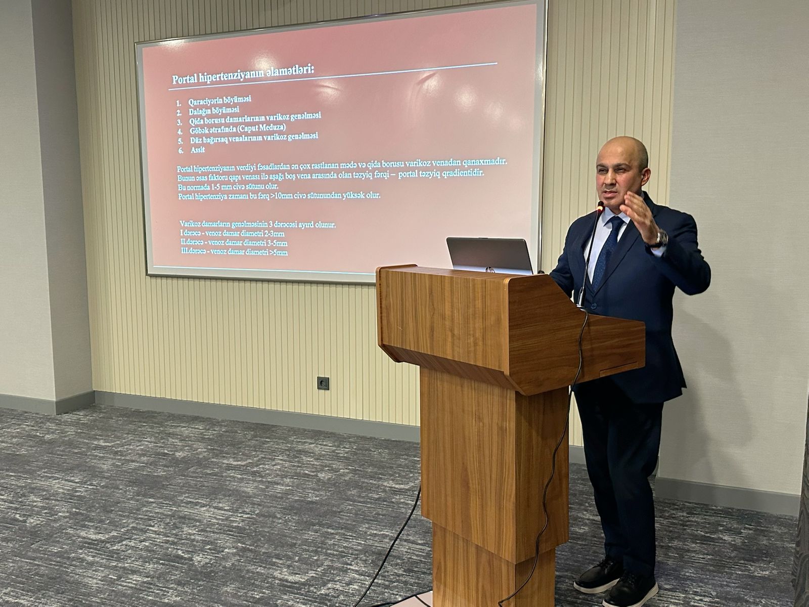 Terapevt-Hepatoloq Tofiq Əkbərov “Qaraciyər sirrozu”  mövzusunda çıxış edib
