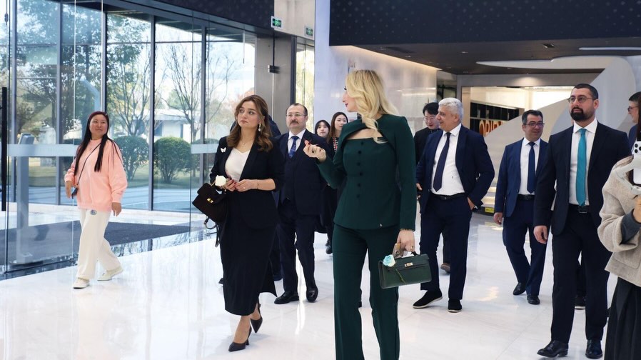 Elmi-Tədqiqat Kardiologiya İnstitutunun direktoru, professor Gülnaz Dadaşovanın təşəbbüsü ilə Səhiyyə Nazirliyinin ekspert qrupu Çin Xalq Respublikasına işgüzar səfər həyata keçirib